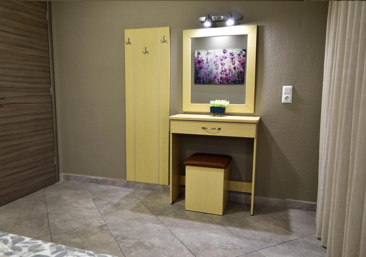 Vayia Apartament *